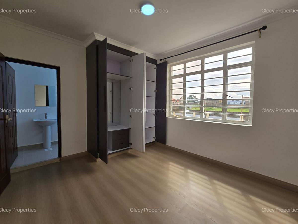 5 Bed House with En Suite at Tola - 8