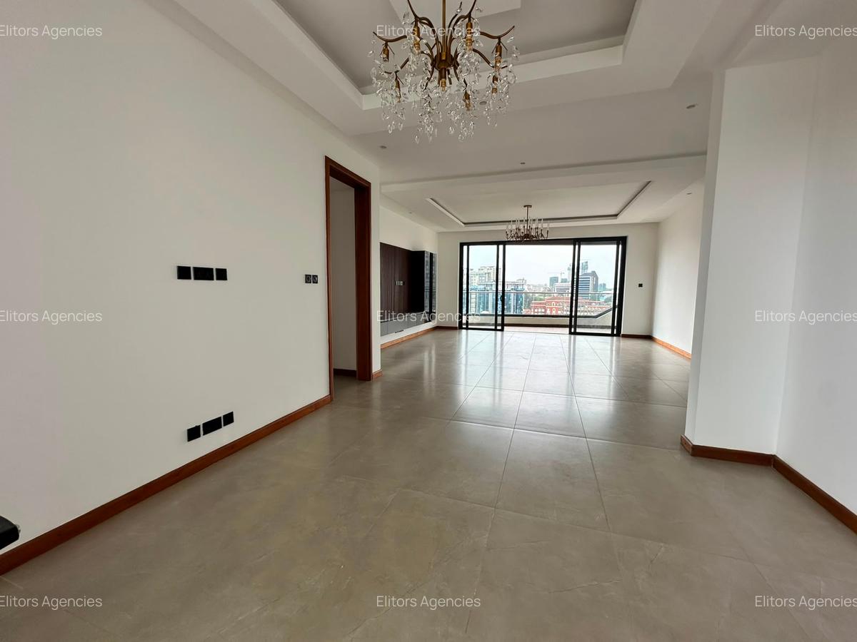 4 Bed Apartment with En Suite at Riverside Drive - 7
