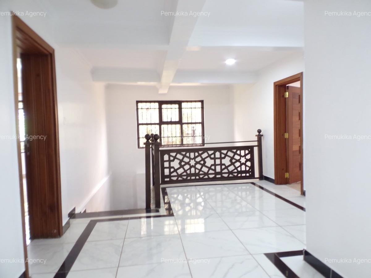 7 Bed House with En Suite at Hillcrest Road - 10
