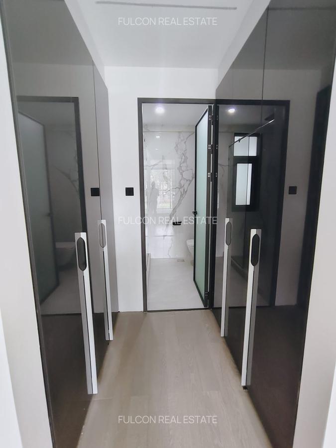 6 Bed Villa with En Suite in Lavington - 5