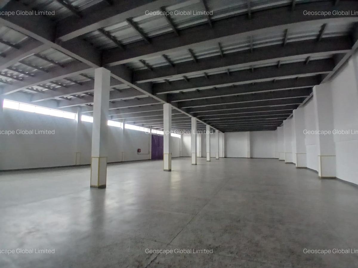 17,000 ft² Warehouse with Parking in Industrial Area - 3