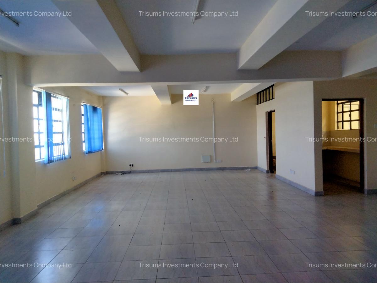 7,450 ft² Warehouse with Fibre Internet in Industrial Area - 2