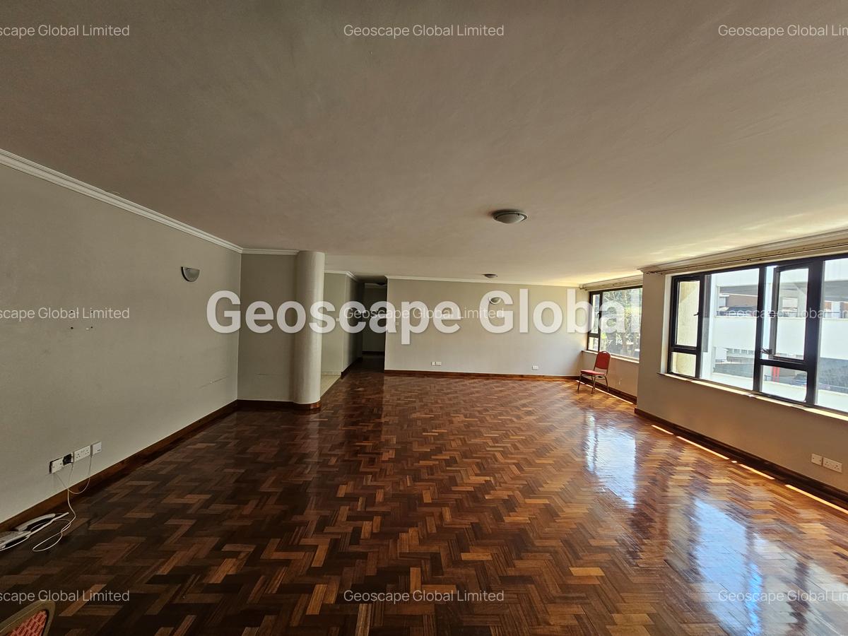 3 Bed Apartment with En Suite in Riverside - 3