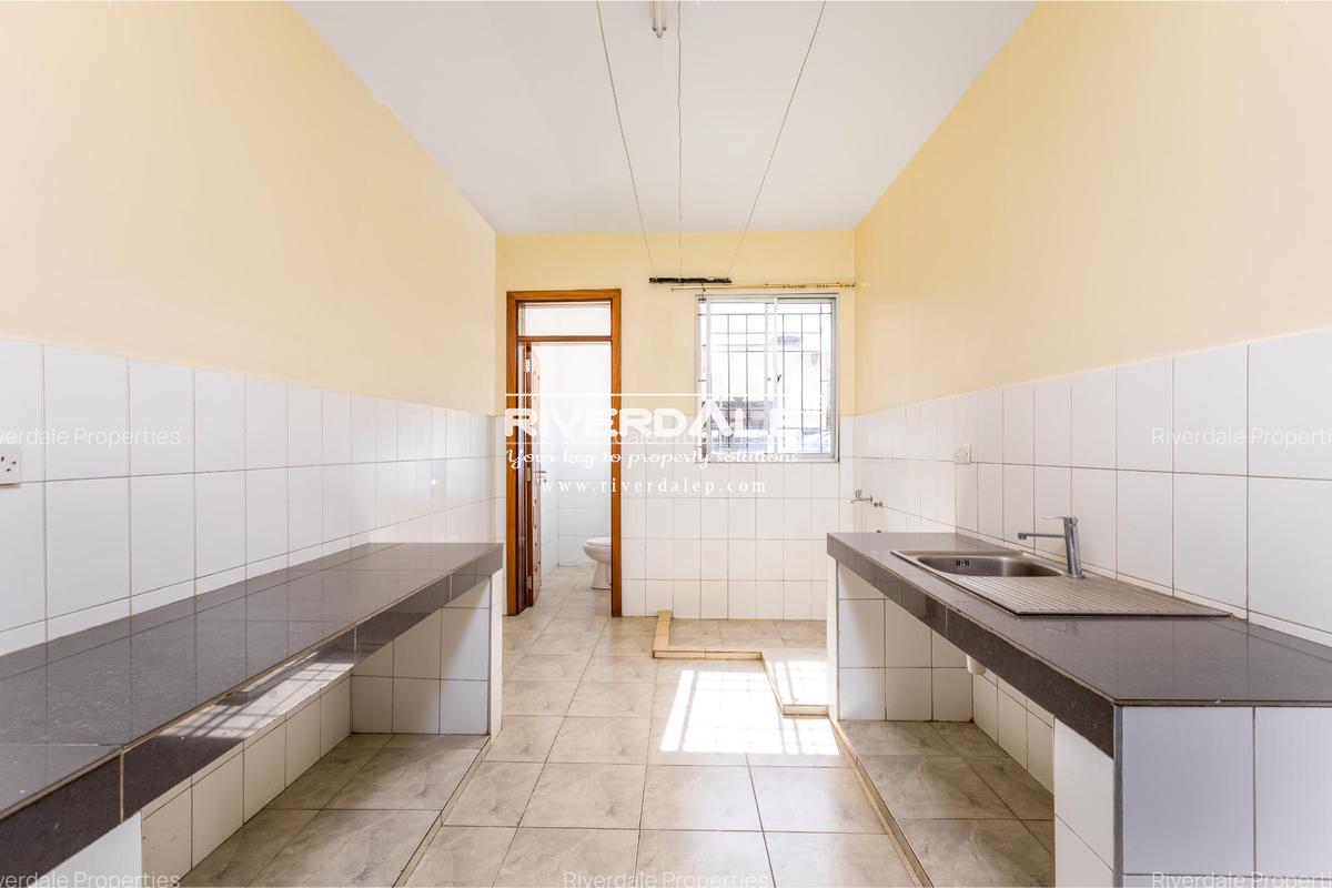 4 Bed Apartment with En Suite in Parklands - 4