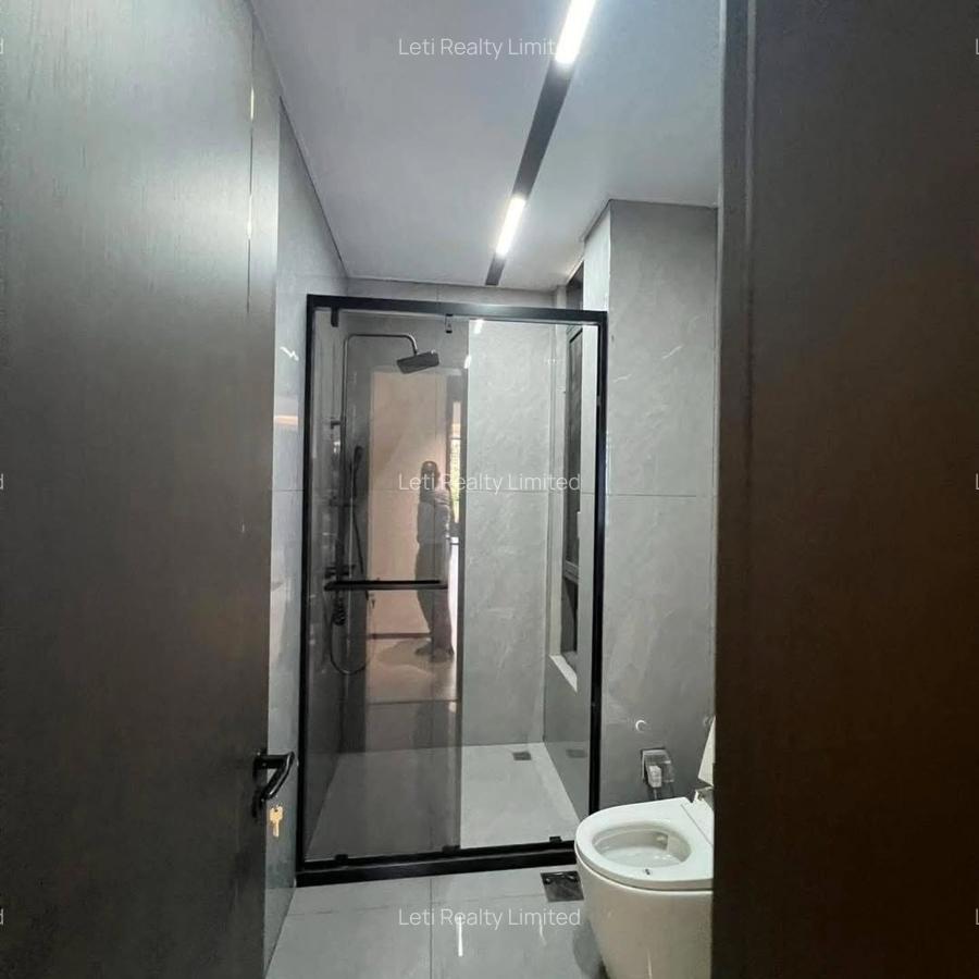 5 Bed Townhouse with En Suite in Lavington - 4