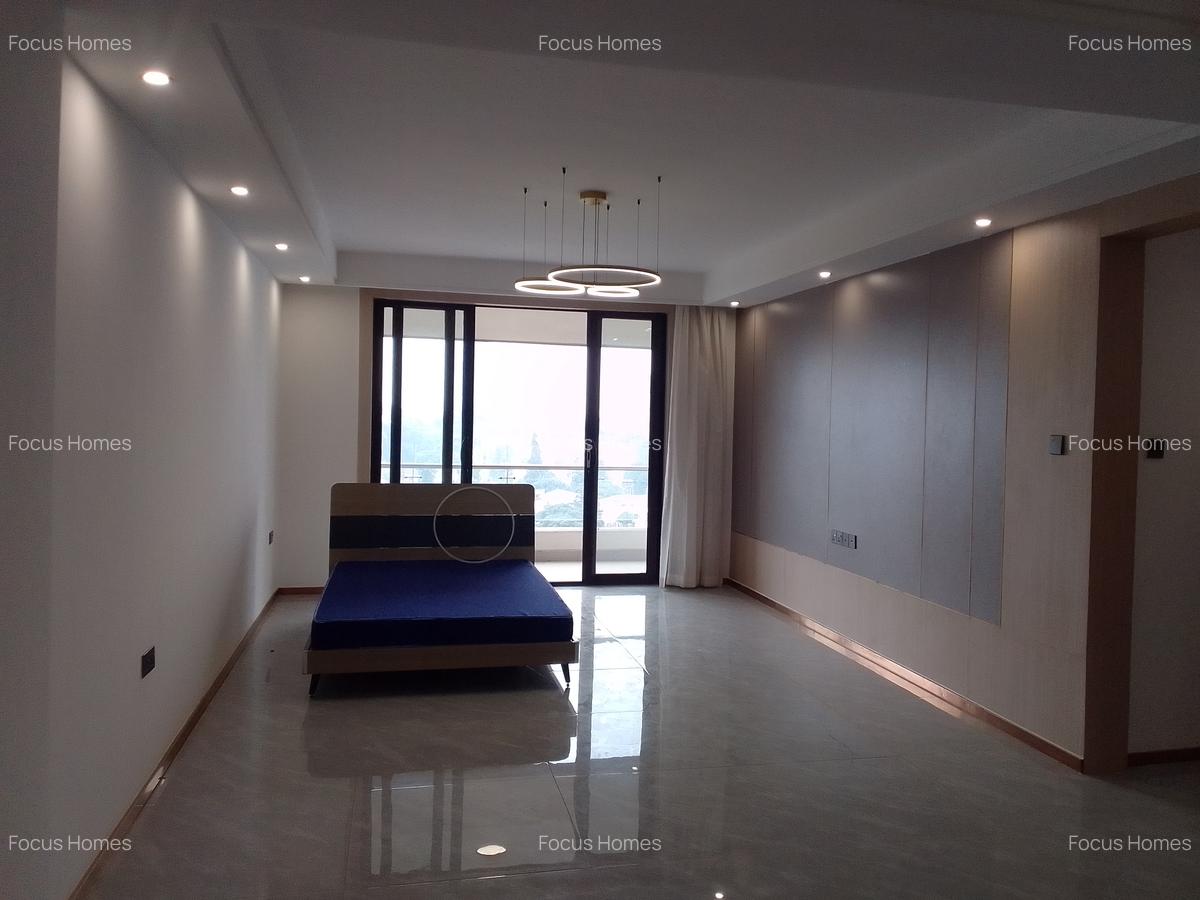 3 Bed Apartment with En Suite in Riverside - 6