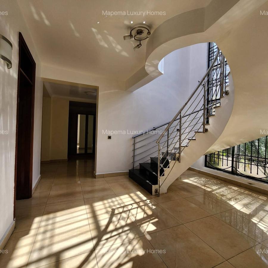 5 Bed House with En Suite at Hardy Area - 11