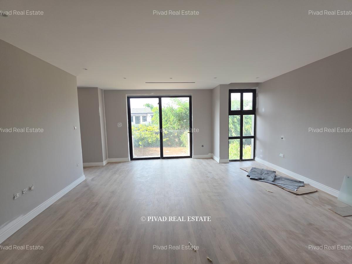 4 Bed Townhouse with Swimming Pool in Runda - 14