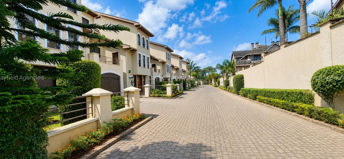 5 Bed House with En Suite in Lavington - 2