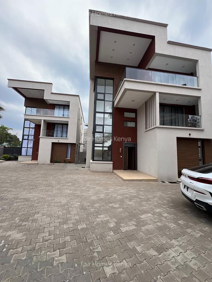 5 Bed Townhouse with En Suite at Lavington Green - 1
