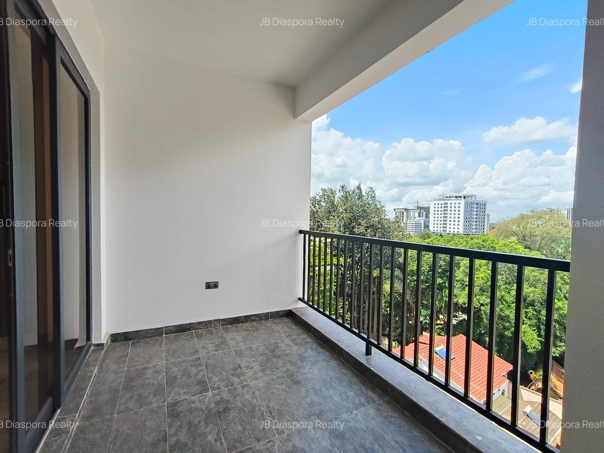 2 Bed Apartment with En Suite at Brookside - 3