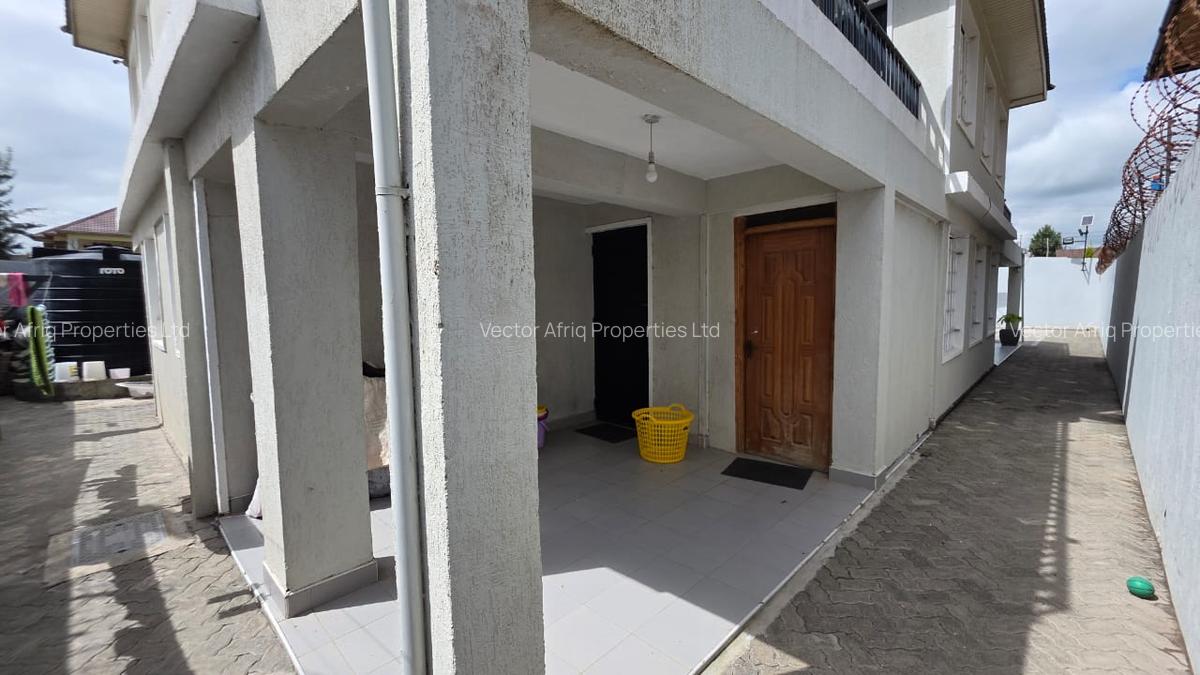 5 Bed Townhouse with En Suite in Kitengela - 5