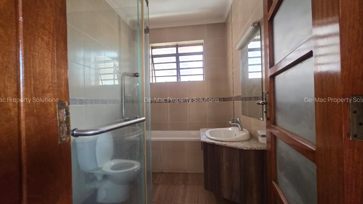 5 Bed Townhouse with En Suite in Lavington - 6