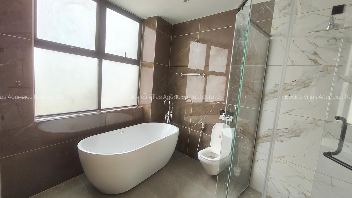 3 Bed Apartment with En Suite at Riverside - 11