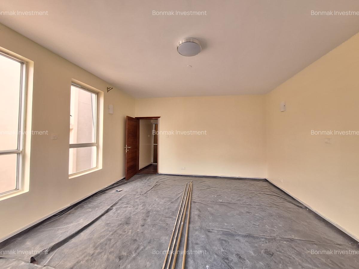 5 Bed Townhouse with En Suite at Lavington Green - 6
