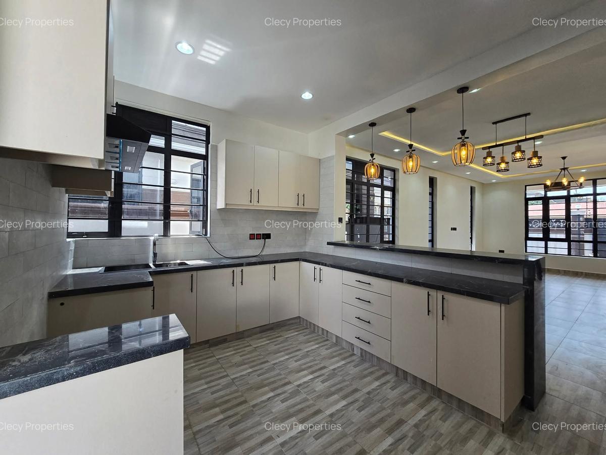 5 Bed House with En Suite at Membley - 5
