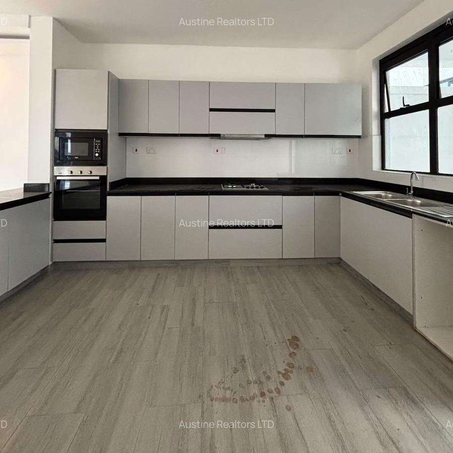 4 Bed Townhouse with En Suite at Eastern Bypass - 8