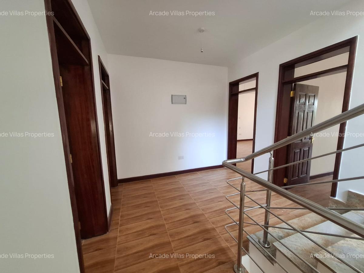 5 Bed House with En Suite in Lavington - 10