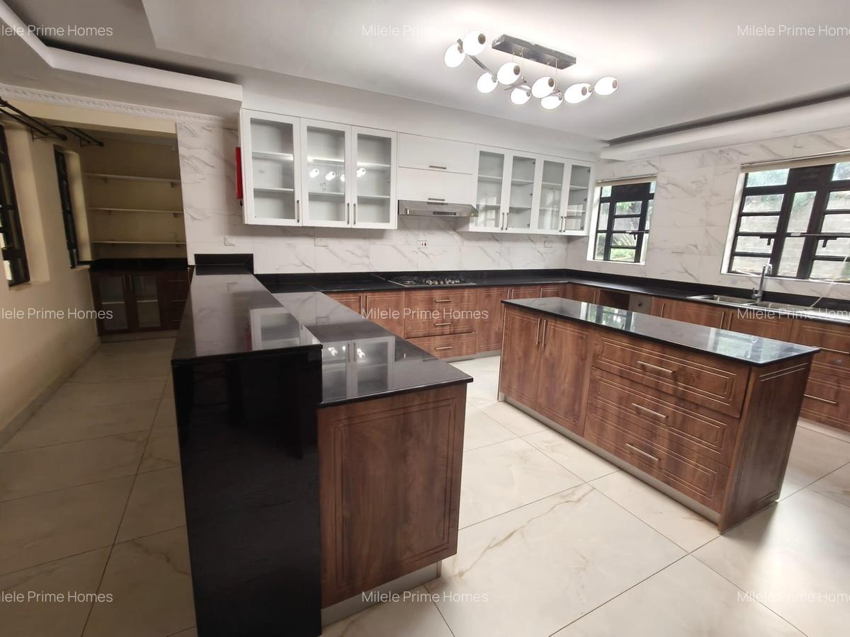 6 Bed Villa with En Suite at New Kitisuru - 6