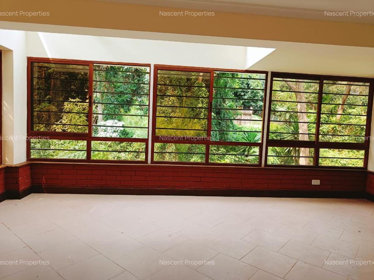 5 Bed Villa with En Suite in Spring Valley - 2