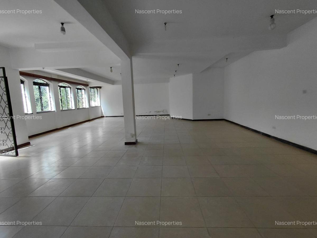 6 Bed House with En Suite in Nyari - 9