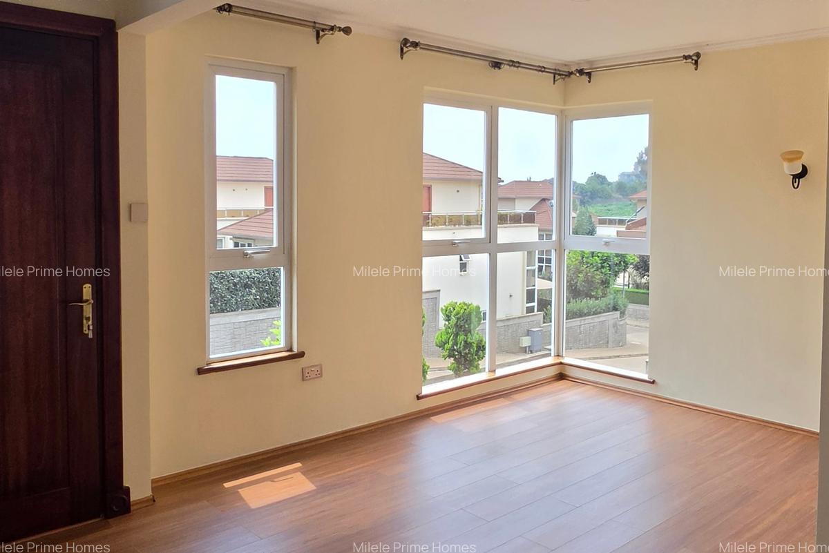 4 Bed Villa with En Suite at Paradise Lost Road - 10