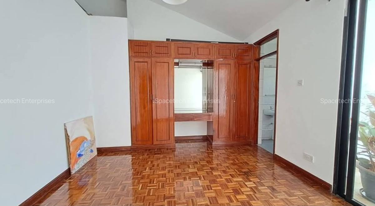 4 Bed Townhouse with En Suite in Spring Valley - 9