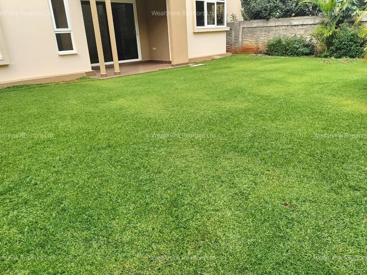 4 Bed Townhouse with En Suite at Iguta Paradise - 4