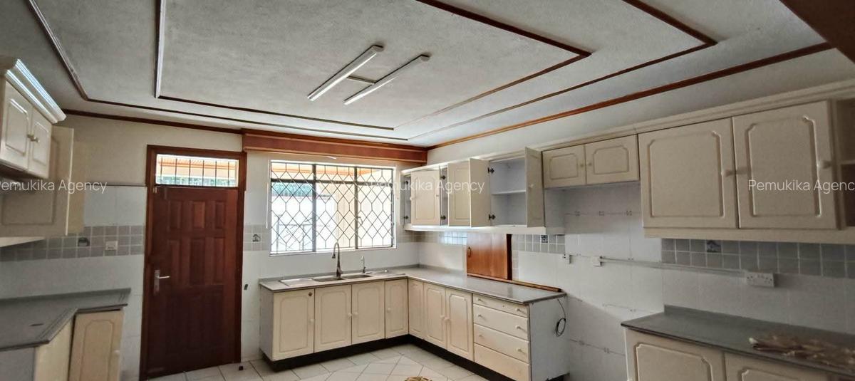 5 Bed Townhouse with En Suite in Runda - 8