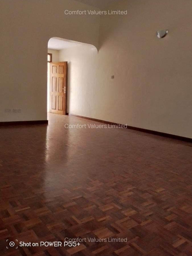 6 Bed Townhouse with En Suite at Lavington - 6