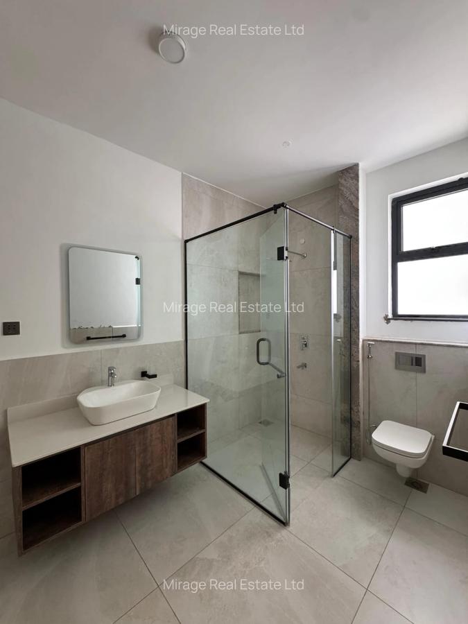 5 Bed Townhouse with En Suite in Lavington - 12