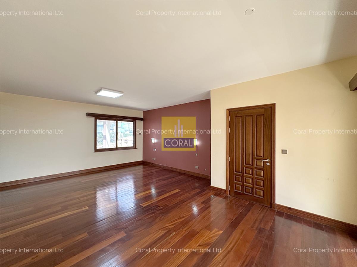 4 Bed Apartment in Parklands - 16