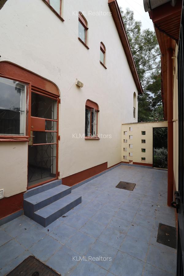 4 Bed Townhouse with En Suite in Nyari - 2