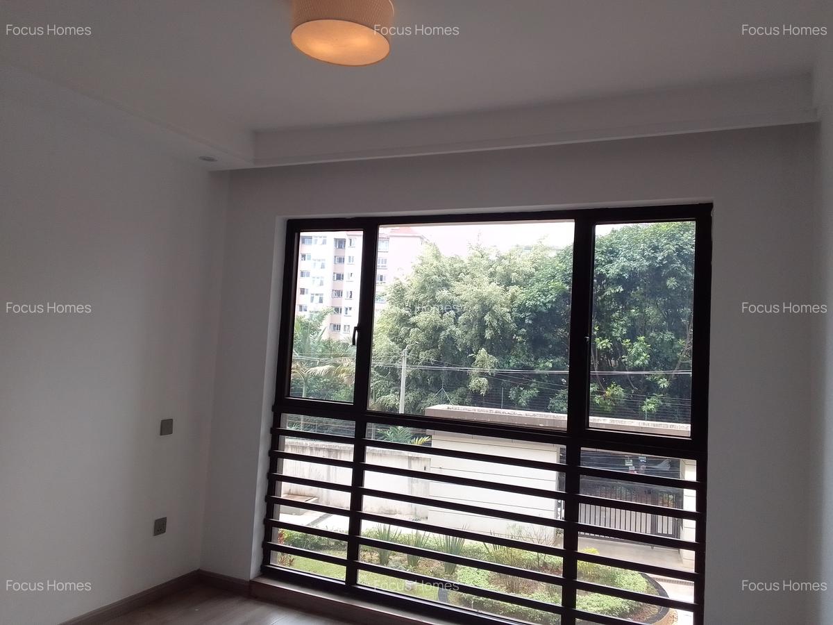 2 Bed Apartment with En Suite in Riverside - 11