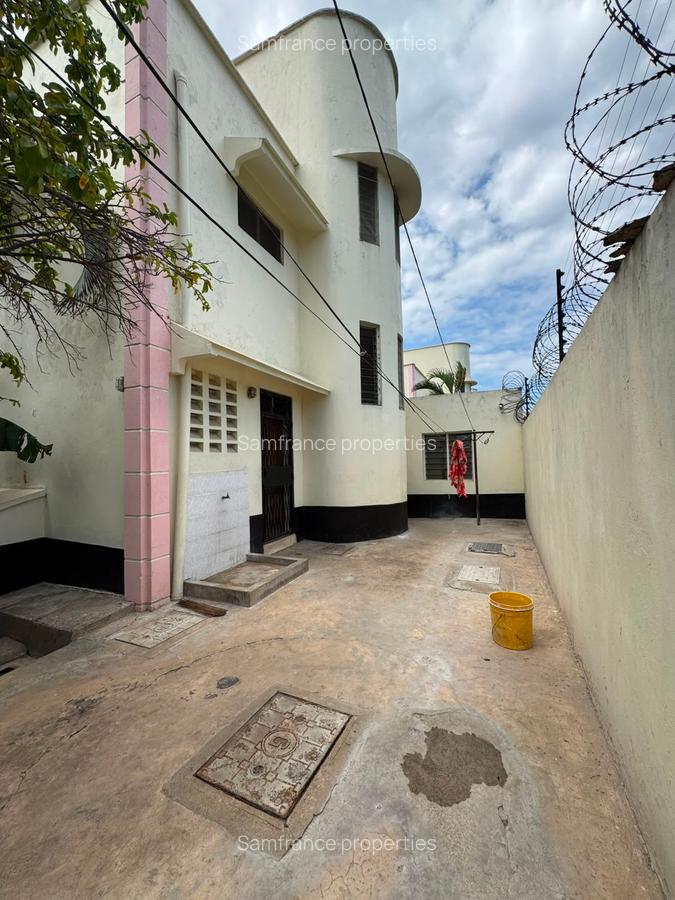 4 Bed Villa with En Suite at Beach Road - 2