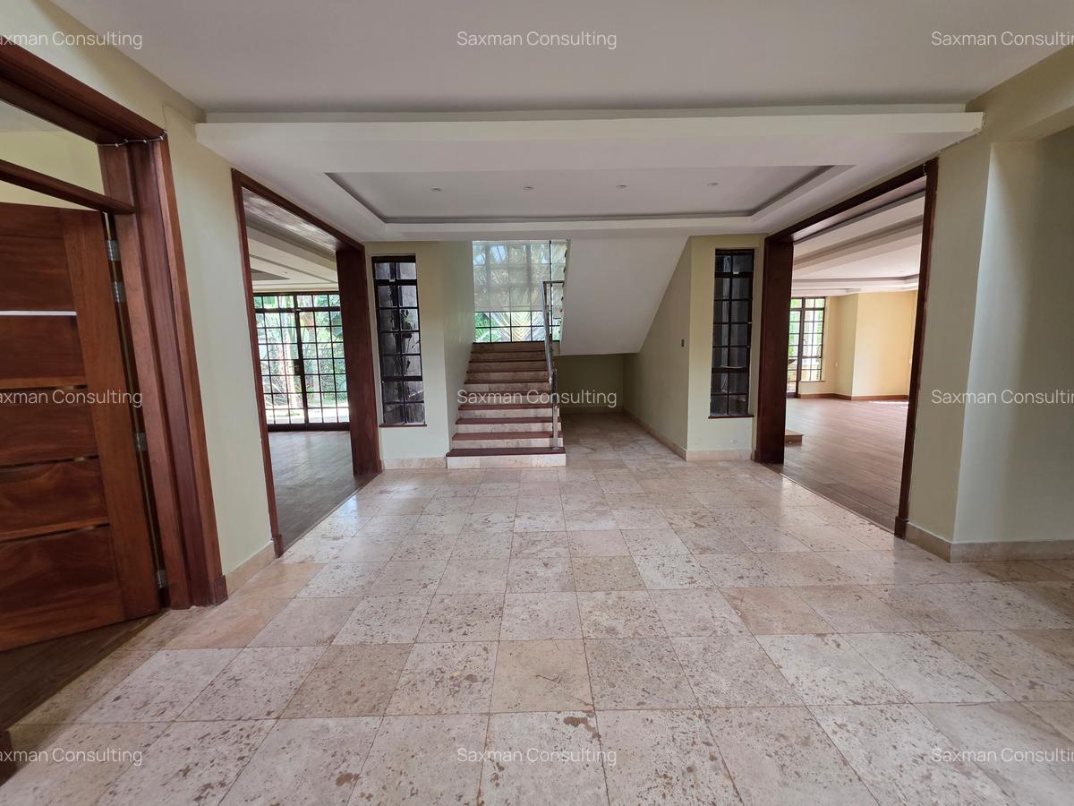 5 Bed House with En Suite in Runda - 1