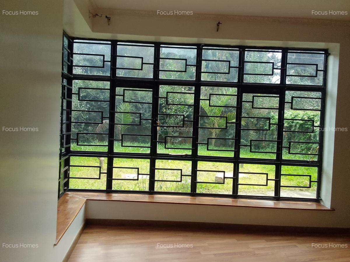 5 Bed Townhouse with En Suite in Lavington - 18