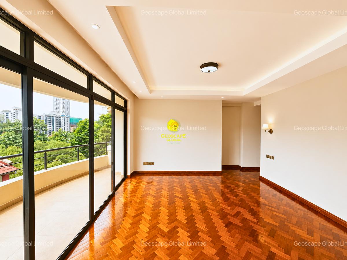 4 Bed Apartment with En Suite in Riverside - 5