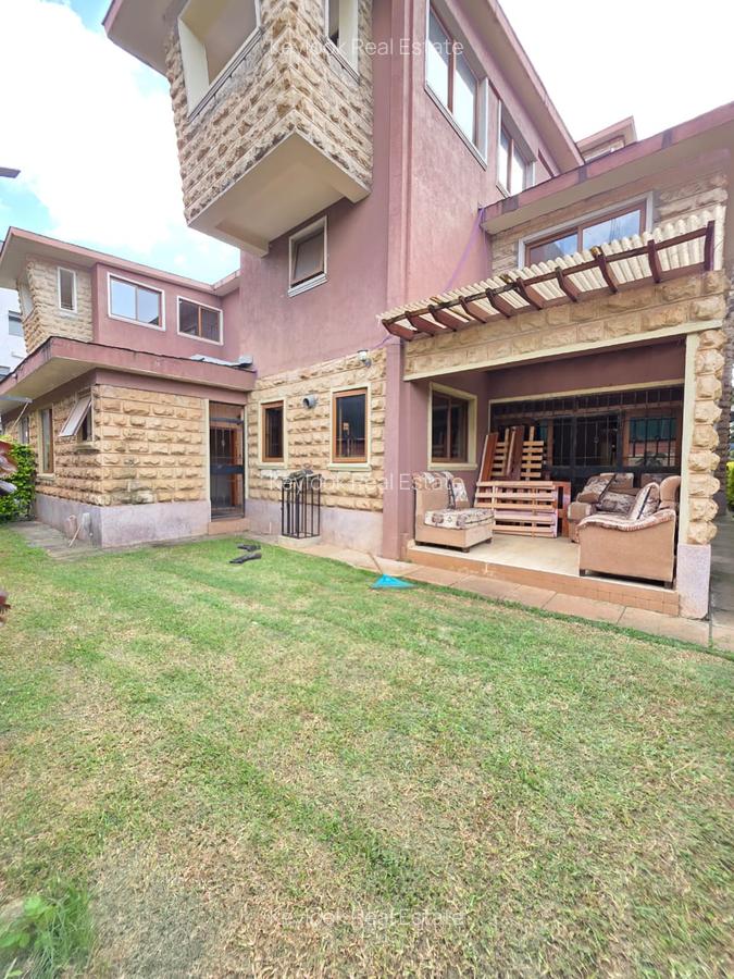 5 Bed Townhouse with En Suite at Off Convent Drive - 2