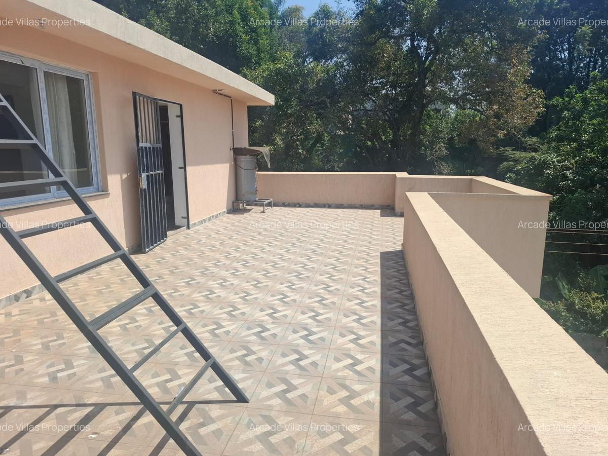 5 Bed House with En Suite in Lavington - 14