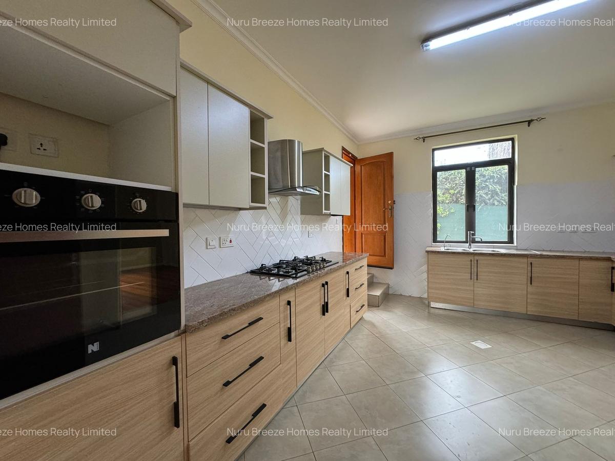 4 Bed Townhouse with En Suite in Lavington - 14