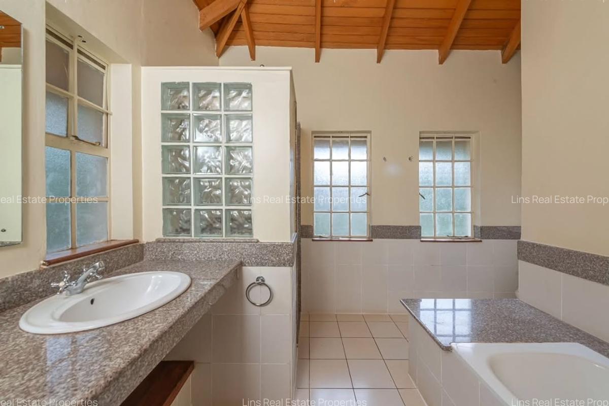 5 Bed Townhouse with En Suite in Rosslyn - 9