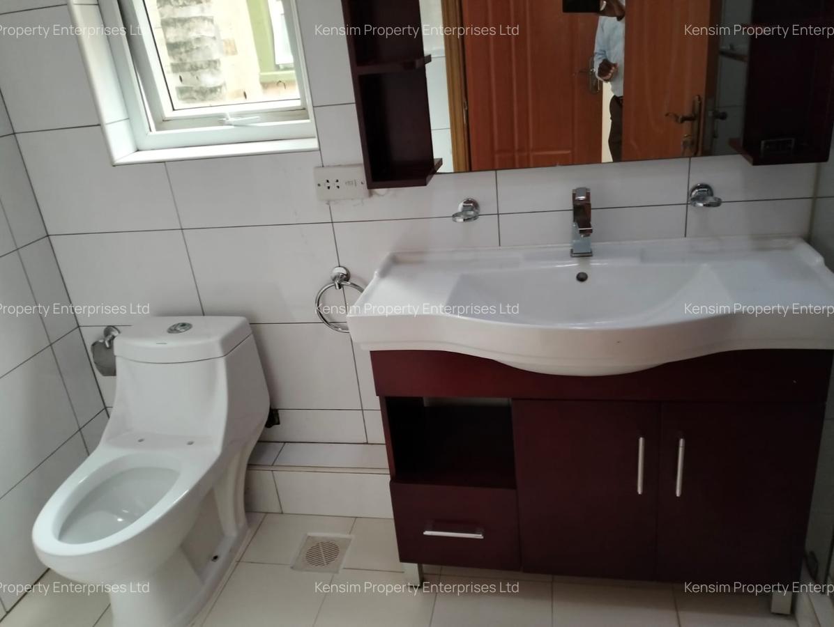 4 Bed Townhouse with En Suite in Riverside - 14