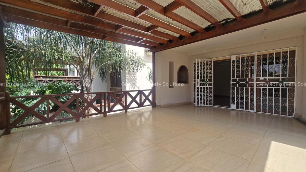 5 Bed Townhouse with En Suite at Convent Dr - 18