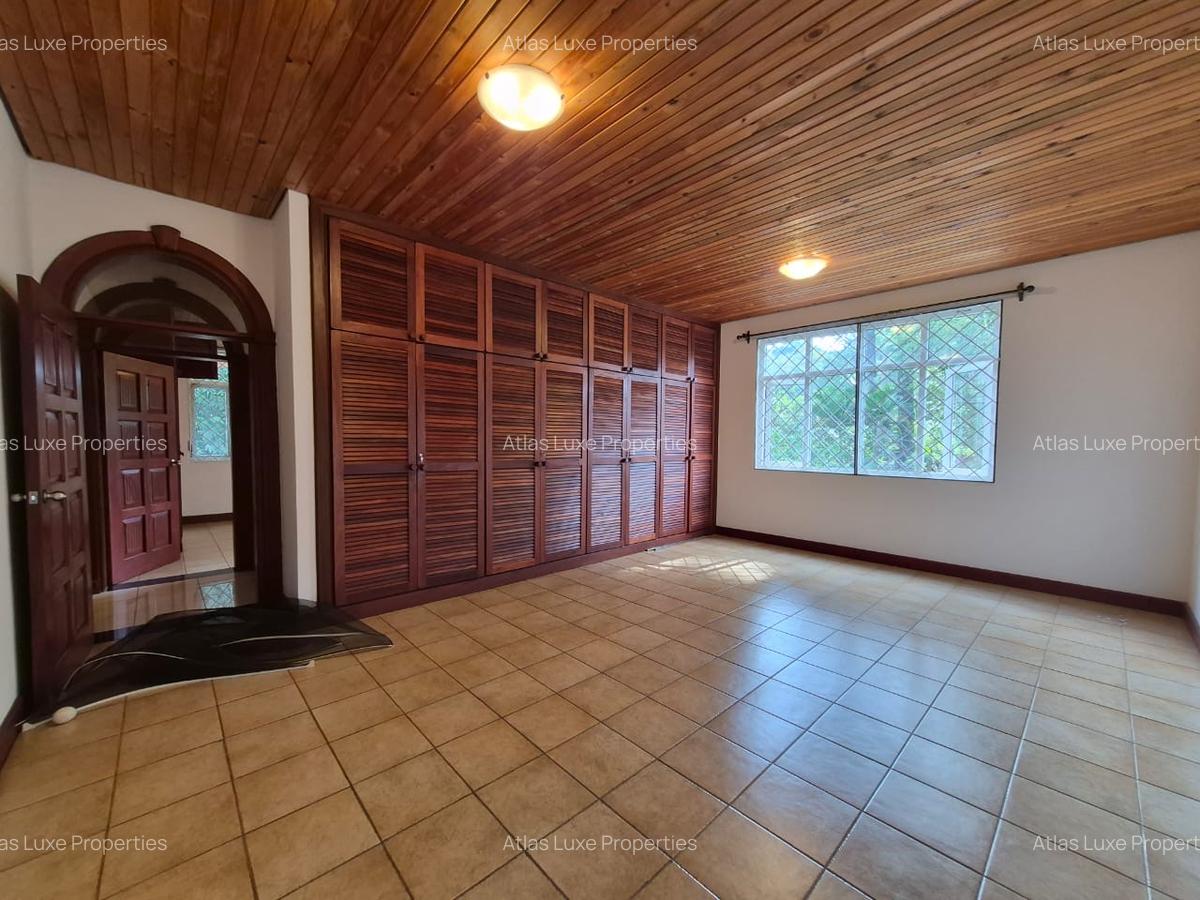 4 Bed Townhouse with En Suite at Rosslyn - 12