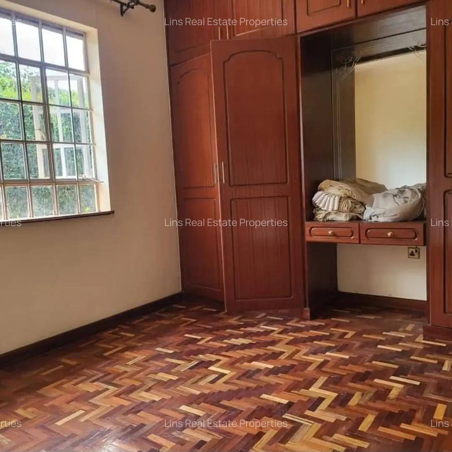 5 Bed House with En Suite in Runda - 17