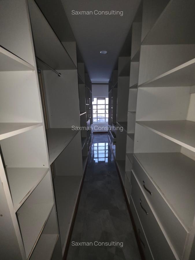 6 Bed House with En Suite in Runda - 15