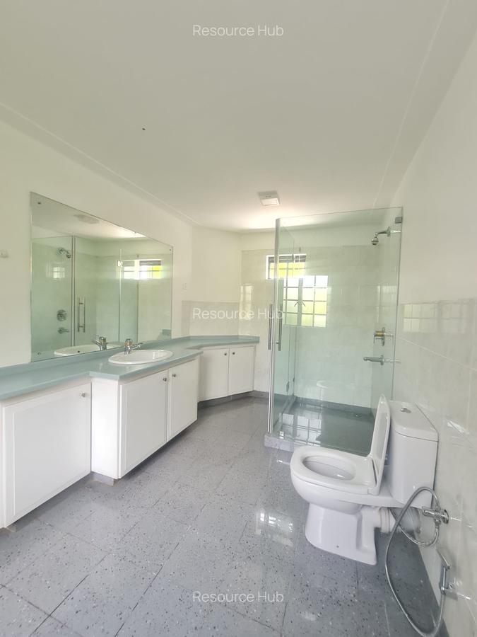 5 Bed House with En Suite at Nyari - 12