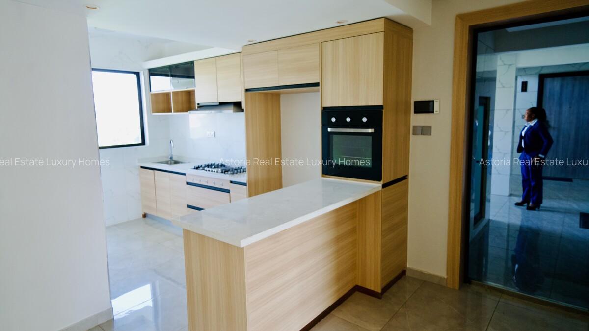 3 Bed Apartment with En Suite at 2026-384 - 2