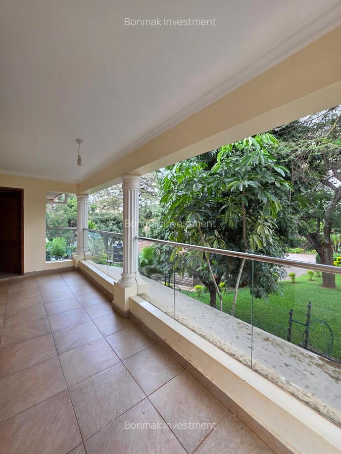 5 Bed Townhouse with En Suite at Lavington Green - 3